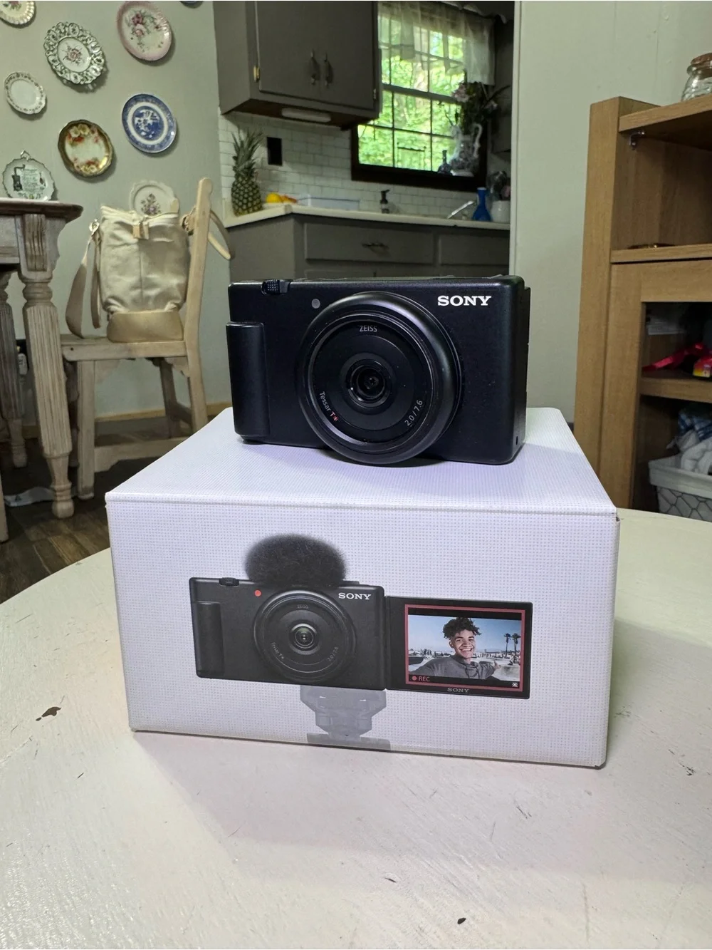 Sony Vlogging Black Compact Digital Camera with Flip Screen